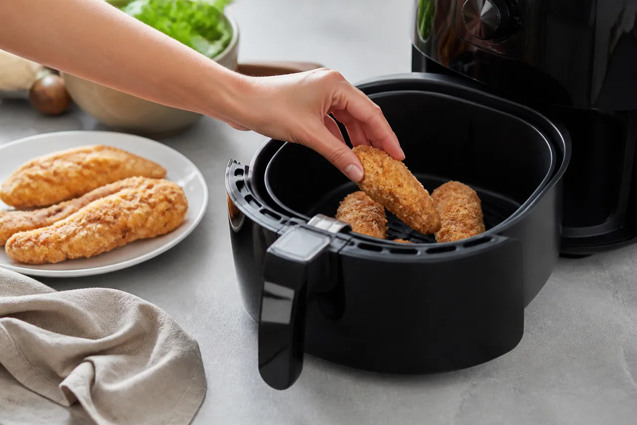 Aiguillettes de poulet dans le panier du Ninja Air Fryer